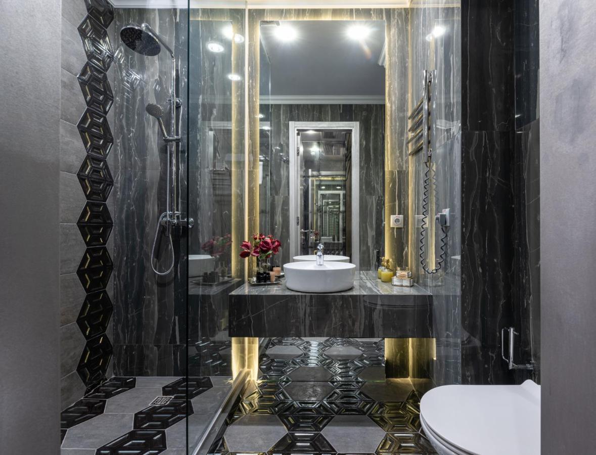 Mr Grey Boutique Hotel โอเดสซา ภายนอก รูปภาพ
